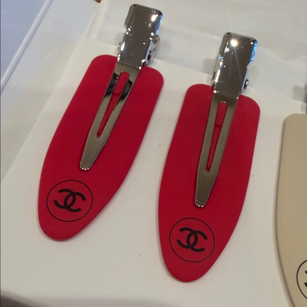 CHANEL Hair Clip Trio - Red, Cream, Black - Picture 6 of 10